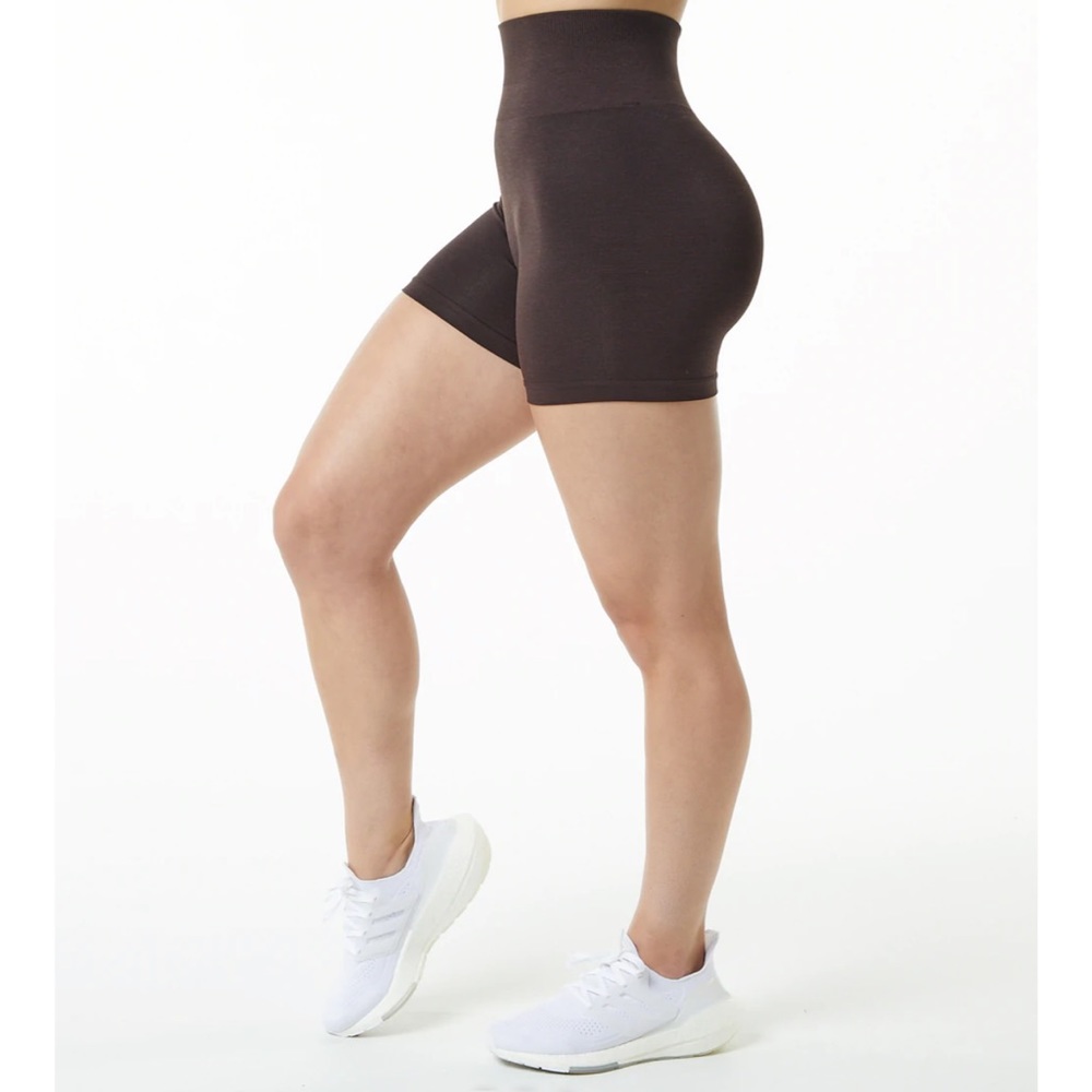 Amplify Short 4.5” Chocolate